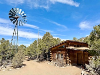 8 Honey Farm Rd, Questa, NM 87557