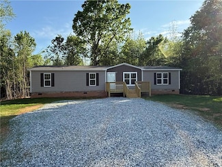 332 Dewaters Rd, Commerce, GA 30529