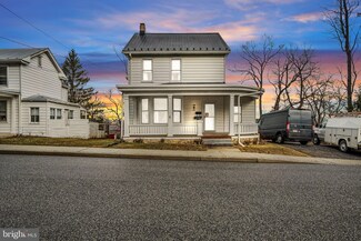 12 Hill St, Mount Holly Springs, PA 17065