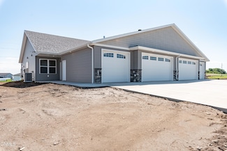 5631 Davies Dr, Bismarck, ND 58503
