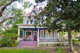 806 Austin St, Richmond, TX 77469