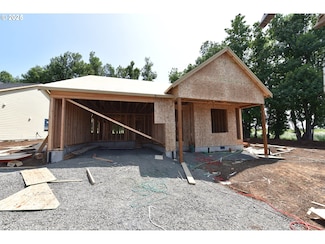 871 Oakleaf Way, Silverton, OR 97381