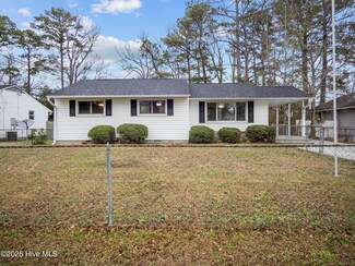 514 Oak Ln, Jacksonville, NC 28540