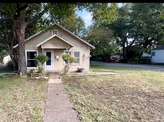 924 Sunnyside St, Dallas, TX 75211