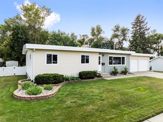 325 20th Ave NW, Minot, ND 58703