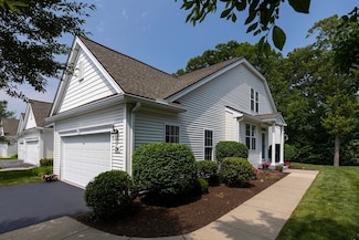 124 Clubhouse Ln, Northbridge, MA 01534