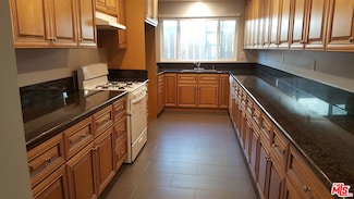 15746 Magnolia Blvd Unit 1/2, Encino, CA 91436