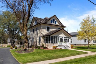 61 N Grand St, Markesan, WI 53946