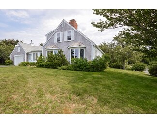 11 Mooncussers Ln, Chatham, MA 02633