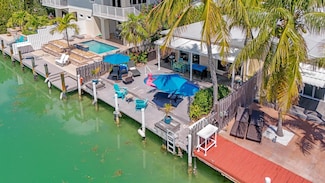 351 8th St, Key Colony Beach, FL 33051