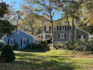 8 W Crossfield Rd, Forestdale, MA 02644