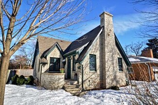 217 Lawndale Ave, Aurora, IL 60506