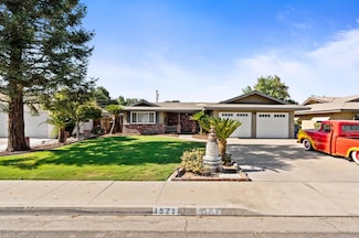 1521 Windsor Dr, Kingsburg, CA 93631