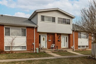 9279 N Woodland Dr, Niles, IL 60714