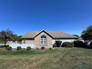 144 Stonegate Blvd, Bowling Green, OH 43402