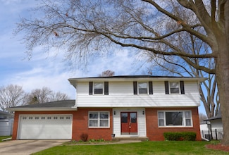 827 Valley View Dr, Ottawa, IL 61350