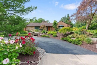 1607 Hitching Post Rd, East Lansing, MI 48823