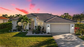 750 Waterloo Ct, Naples, FL 34120