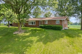 7627 New Liberty Rd, Walcott, IA 52773