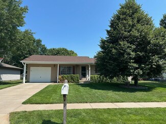 607 W 8th St, Kearney, NE 68845