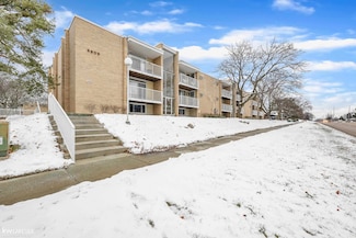 4909 Crooks D10 Rd Unit 10 D, Royal Oak, MI 48073