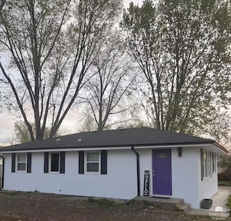 818 Tuttle St, Manhattan, KS 66502