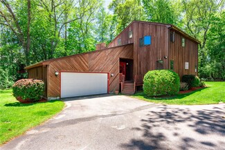 15 Bokar St, Warwick, RI 02886
