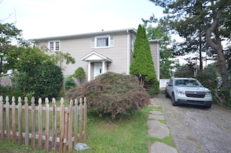 67 Campfield Dr, Fairfield, CT 06825