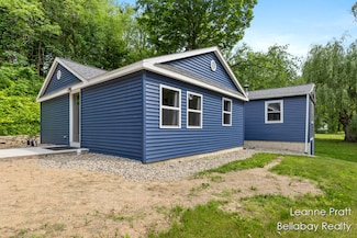 325 Donna Dr, Lake Odessa, MI 48849