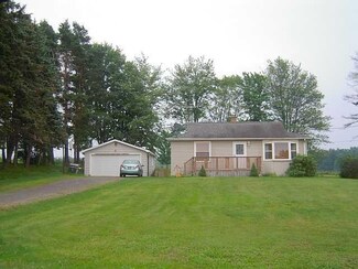 2823 Genesee Rd, Lawtons, NY 14091
