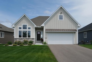 1872 Oakpointe Dr, Waconia, MN 55387