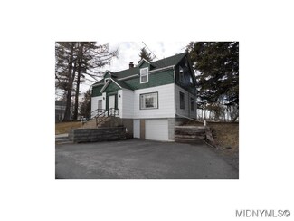 8687 Paris Hill Rd, Sauquoit, NY 13456