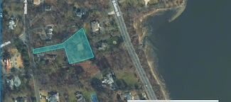 137 Station Rd, Great Neck, NY 11023