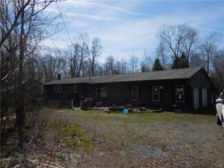 230 E Mountain Rd, Wind Gap, PA 18091