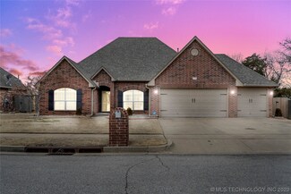 310 S Sycamore Place, Broken Arrow, OK 74012
