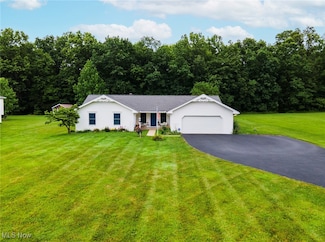 2396 Camelot Dr, Columbiana, OH 44408