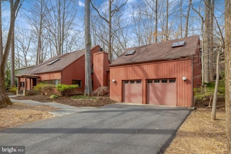 1941 Upper Lake Dr, Reston, VA 20191