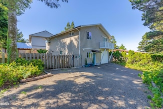 40 Wesler St, Lincoln Beach, OR 97388