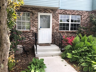 203 Briarwood Ct, New Paltz, NY 12561