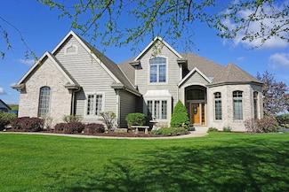 W282N4163 Somerset Ln, Pewaukee, WI 53072