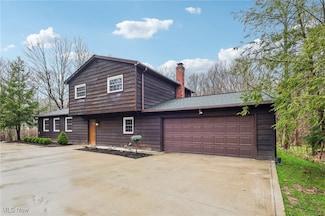 17065 Curry Ln, Chagrin Falls, OH 44023