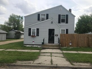 524 E 6th St, Grafton, ND 58237