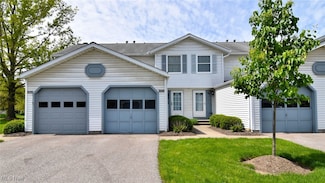 9590 E Idlewood Dr, Twinsburg, OH 44087