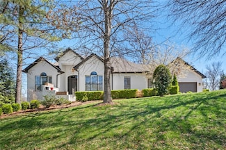 2 Willow Bank Cir, Bentonville, AR 72712