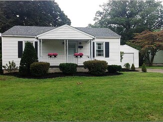 107 Capitol Ct, Farrell, PA 16121