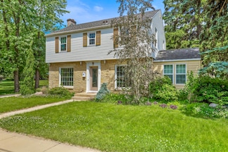 129 S Jackson St, Elkhorn, WI 53121