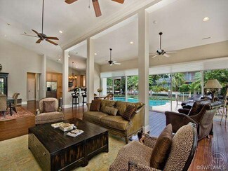 675 15th Ave S, Naples, FL 34102