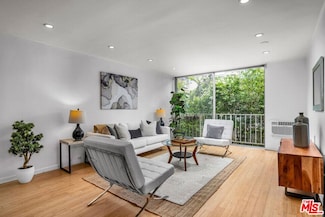 11645 Montana Ave Unit 216, Los Angeles, CA 90049