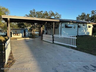 9486 Gray Fox Dr, Weeki Wachee, FL 34613
