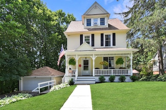 17 Adams St, Winsted, CT 06098